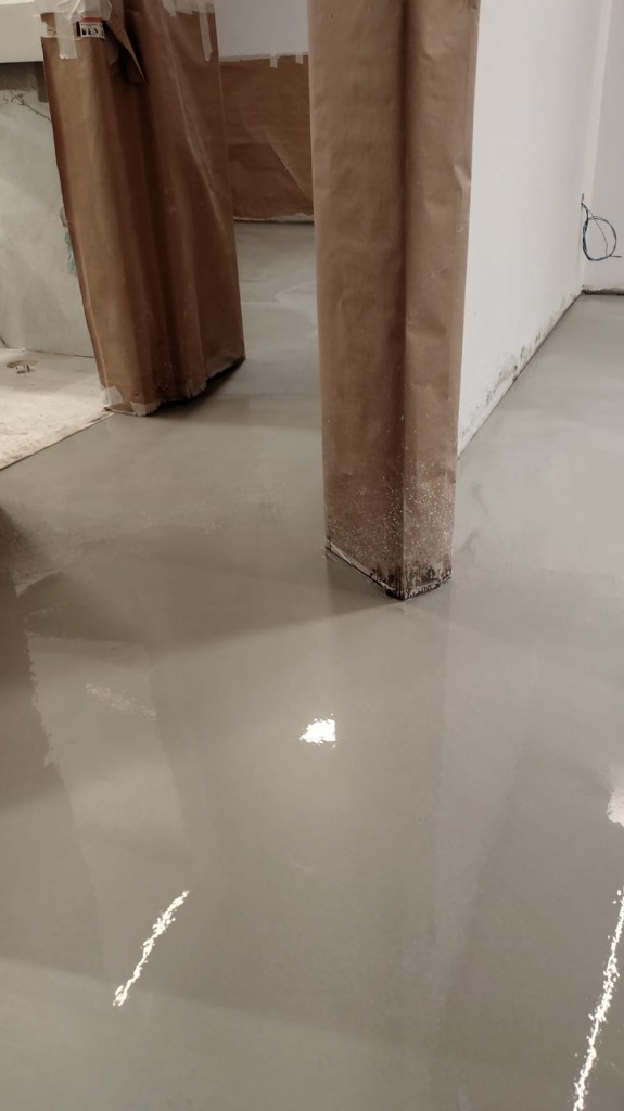 Aplicação de piso autonivelante porcelanato líquido GGS